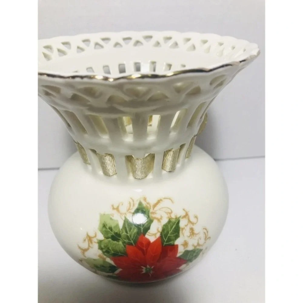 Porcelain Essex MFG Inc Ivory Lattice Christmas Vase In Beautiful Condition